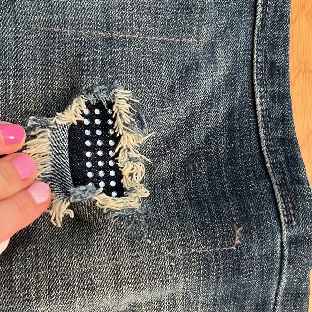 Rock and Republic crystal detail jeans. Medium wash straight leg slim jeans. - Picture 3 of 9